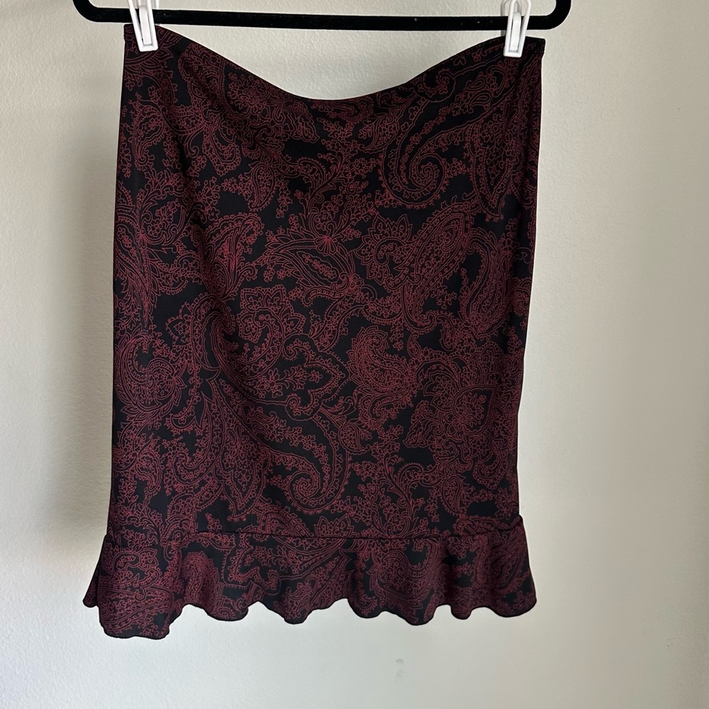 Burgundy and black paisley skirt #paisleyskirt